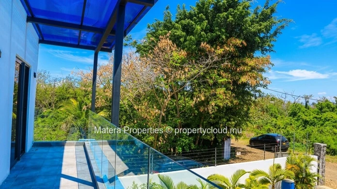 4-bedroom family home just steps from the sea with high rental potential