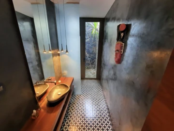 5 Bedroom Villa