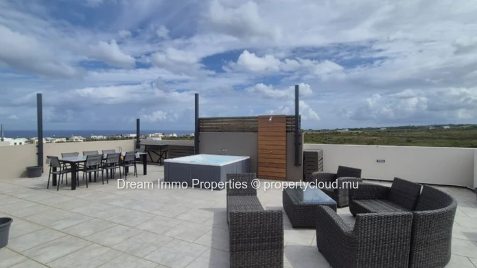 Location Superbe Penthouse Vue Mer & Montagne A Flic En Flac – Ile Maurice