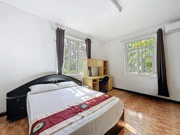 6 Bedroom House