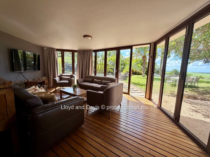 Villa with Panoramic Ocean Views