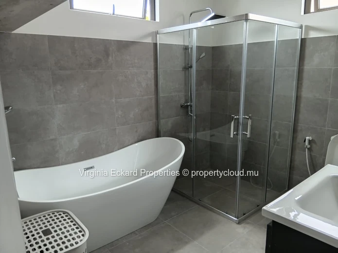 Duplex 3 ch meublé avec piscine, complexe résidentiel – Pereybere