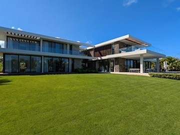 5 Bedroom Villa
