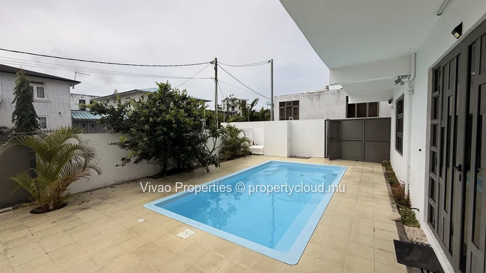 Appartement meublé de 2 chambres à louer à Mont Choisy avec piscine - 40 000 Rs par mois