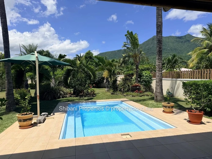 Magnifique Maison à Vendre – Rivière Noire