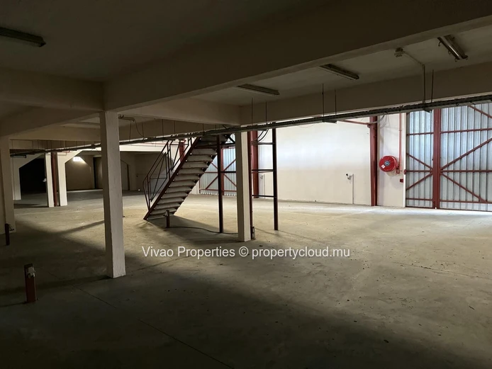 Entrepôt industriel à vendre à Pailles, superficie de 1580m²  sur un terrain de 2533m² avec option d'aménagement supp...
