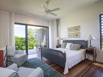 5 Bedroom Villa