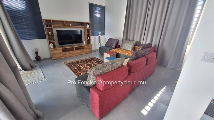 House for rent in Calodyne - Contemporary 390 m² New Villa idyllic Setting Between Pool and Living Space