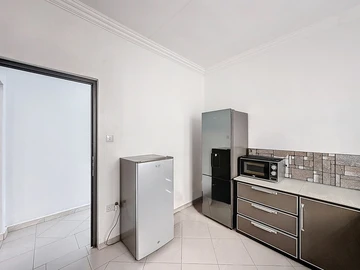 6 Bedroom House