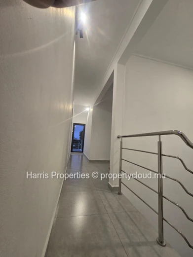 Villa moderne et récente à vendre à Petit Raffray