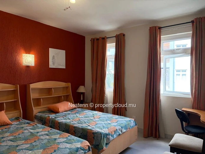 Charmant appartement de 2 chambres avec piscine et parking sécurisé