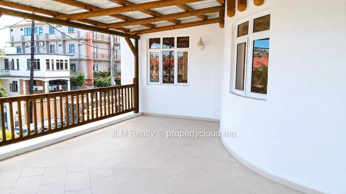 À vendre : Élégante villa rénovée de 4 chambres à Flic en Flac, Île Maurice