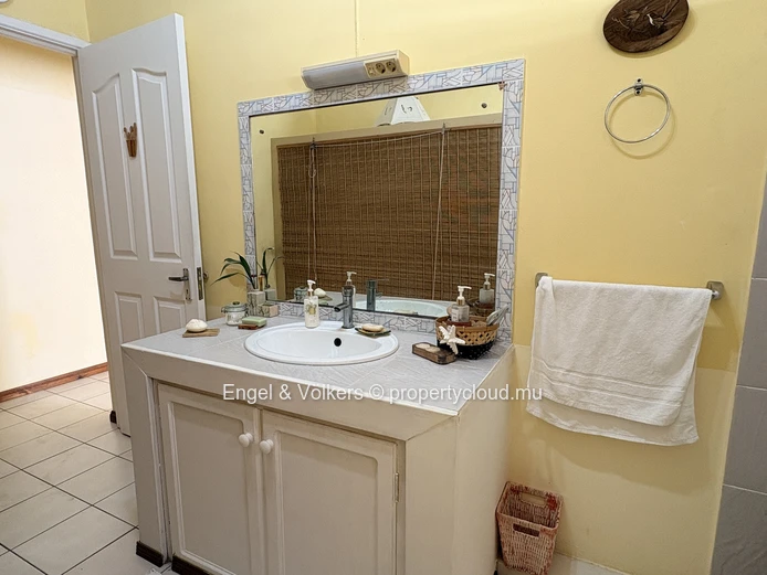 FOR RENT - Discover a stylish 2-Bedroom Home in Tamarin