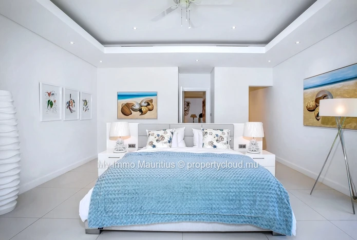 Luxurious contemporary 4-bedroom villa - Prestigious estate!