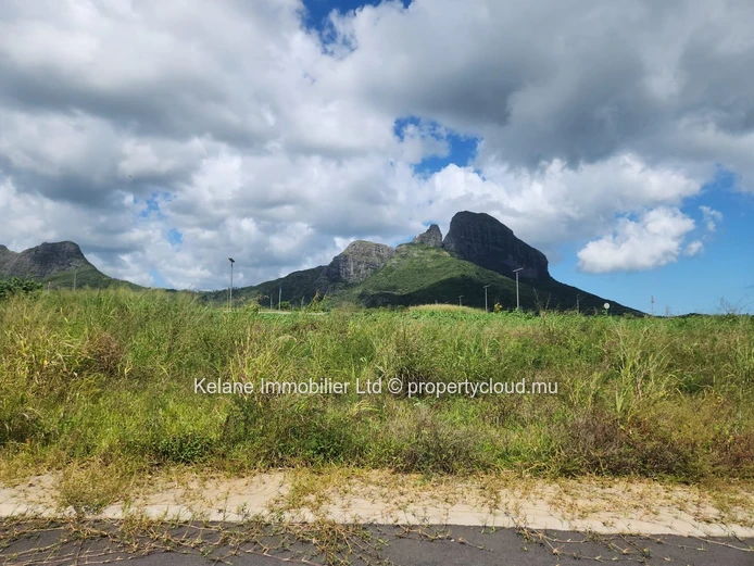 ?? Commercial Plot for Sale – Le Lotissement Pierrefonds