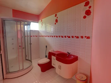 5 Bedroom House