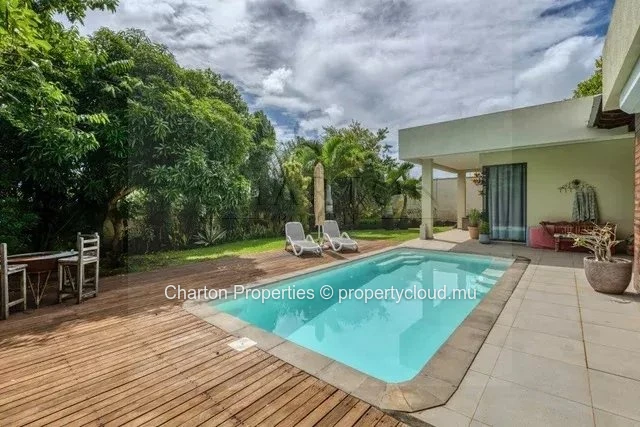 Villa contemporaine de 4 chambres avec piscine privée et double garage à Mont Mascal