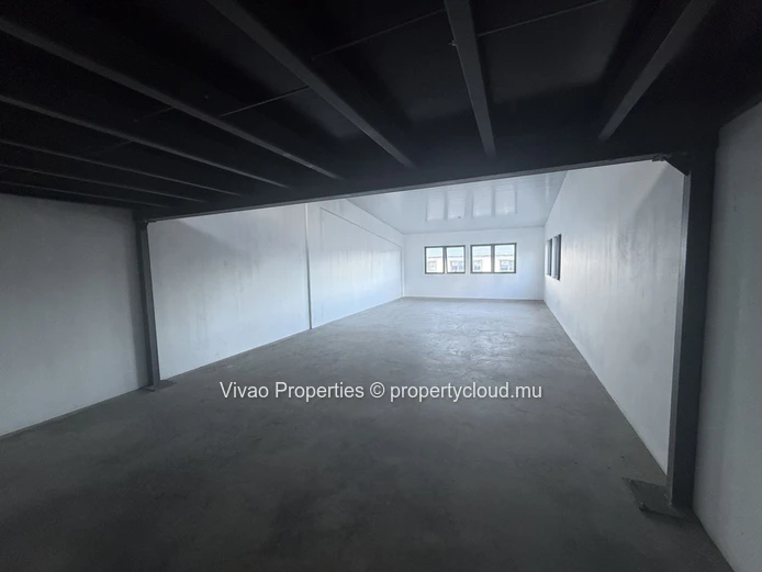 Local commercial à vendre à Calebasses, Terre Rouge, 97m², 3 parkings, prix Rs.
