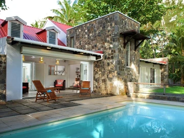 FOR SALE - Sumptuous unfurnished villa of 320 m2 on a land of 404 toises combines comfort and well-being in a manicur...