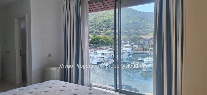 Villa IRS à vendre à Rivière Noire, 5 chambres, piscine privée, vue mer et montagne, proche commodités, amarrage pour...