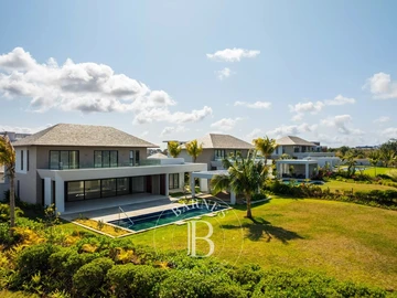 5 Bedroom Villa