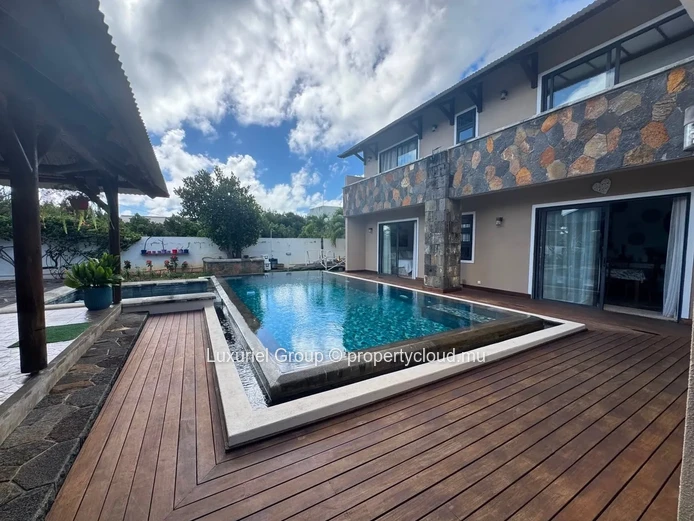 Stunning Contemporary Villa for Rent in Calodyne
