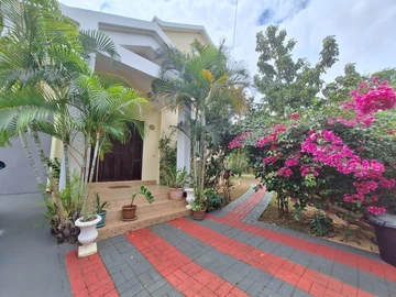 6 Bedroom House