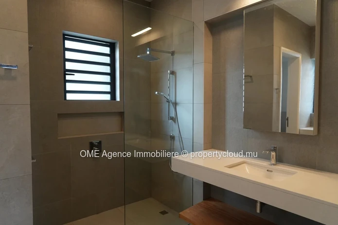 Spacious 4-Bedroom Apartment with Mountain View