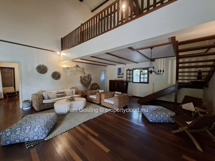 Spacious 300 m² Family Villa for Rent – Petit Village