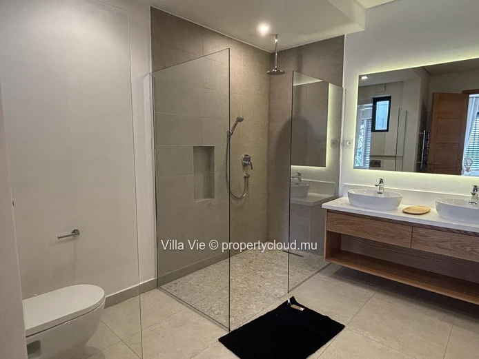 Belle Vue - Beautiful 4-bedroom apartment with stunning views (Sole Mandate)