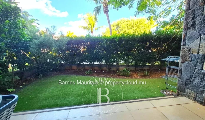 AZURI - Spacious Garden Apartment - 3 Bedrooms