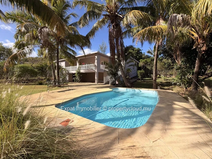 Renovated Family Home with Large Garden and Pool – For Rent in Petite Rivière Noire