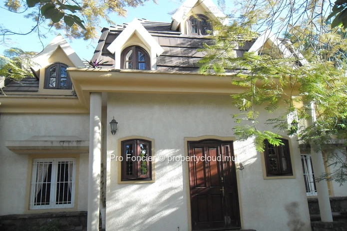 Maisons à vendre à Pointe Aux Canonniers - Deux biens indépendantes avec piscine