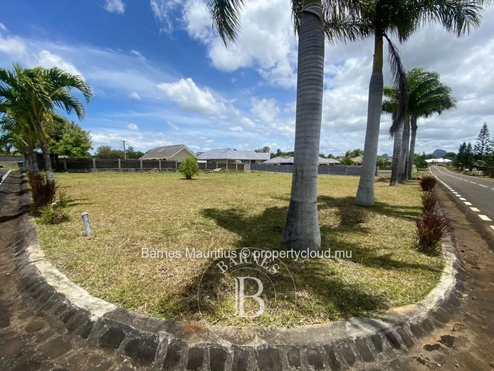 PAMPLEMOUSSES - Residential Land - 1,313m²