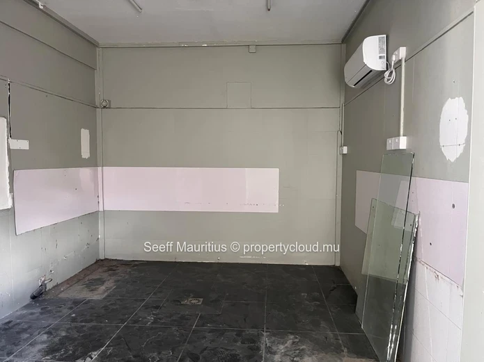 Prime High Visibility Commercial Space