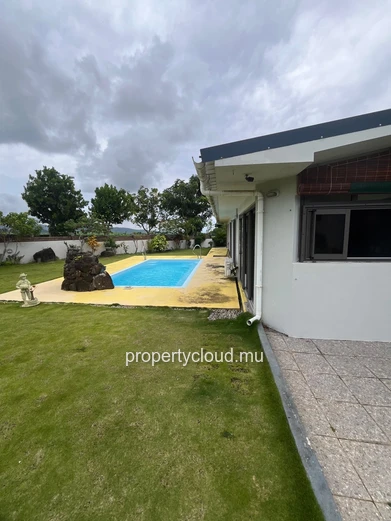 Splendide Villa Familiale - Domaine Piton - 295m² sur 1197m² de terrain Votre havre de paix vous attend au Domaine Pi...