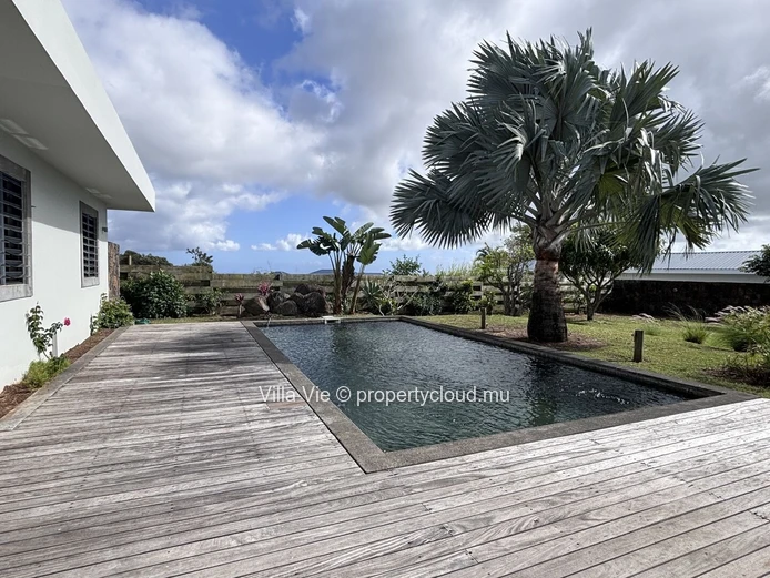 Mont Piton - Maison de plain pied de 4 chambres avec piscine et jardin