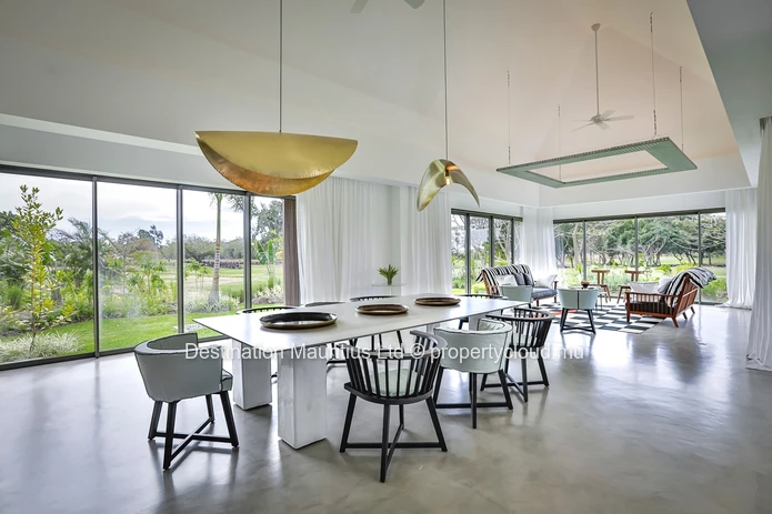 Domaine de Luxe Contemporain avec Vues sur Golf de Championnat
