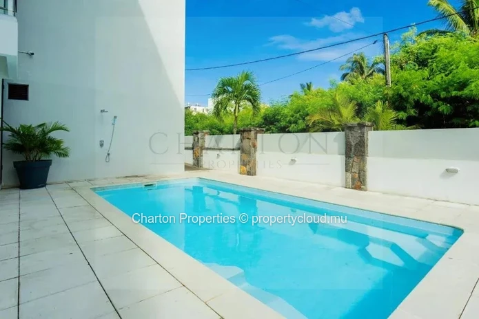 Immeuble de 8 appartements - Une adresse confidentielle à quelques pas de la plage de Trou-aux-Biches