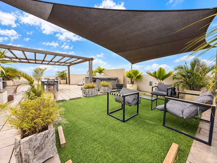 Magnifique penthouse 3 chambres avec rooftop privatif, jacuzzi et vue panoramique – Flic-en-Flac