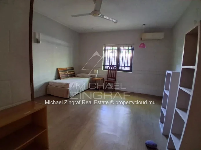 Spacious Family Villa with Pool in Pereybere