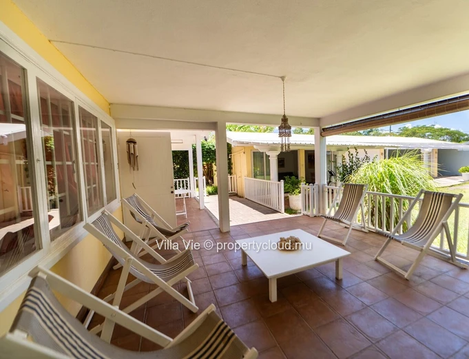 Péreybère - Charmante maison familiale avec studio et grand terrain tropical arboré