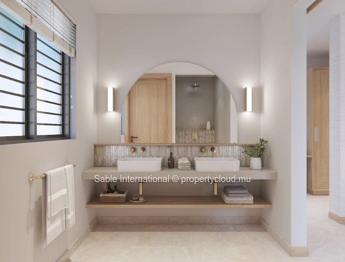 Villa RES à vendre à Petit Raffray, 246m² habitables, terrain de 623m², 3 chambres, piscine privée, parking, jardin