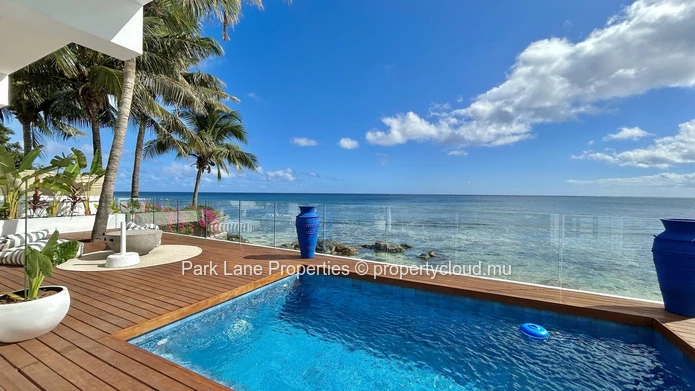 Stylish Beachfront Villa in Tamarin – Perched above the Sea