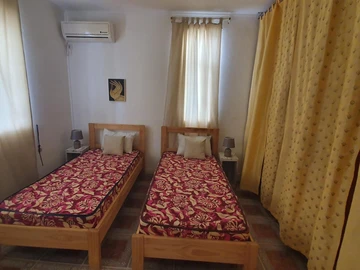 6 Bedroom Apartment