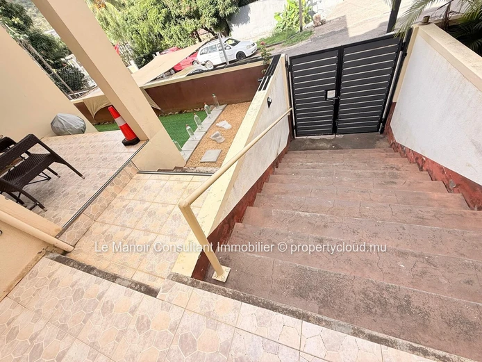 Appartement avec un jardin privatif a pailles- Proximité de toutes commodités.