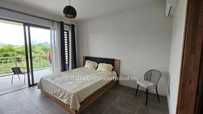 Contemporary apartment with access to a shared pool for sale in Cascavelle, Mauritius, close to all amenities