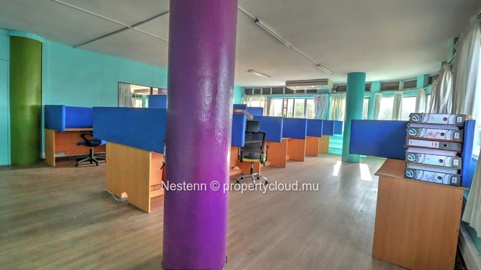 Office space of 371.61 m² 