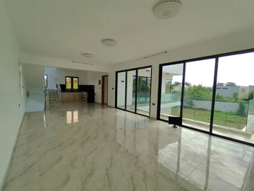 5 Bedroom Villa