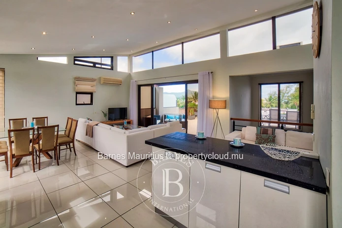 BLACK RIVER - 4 bedrooms sea view penthouse